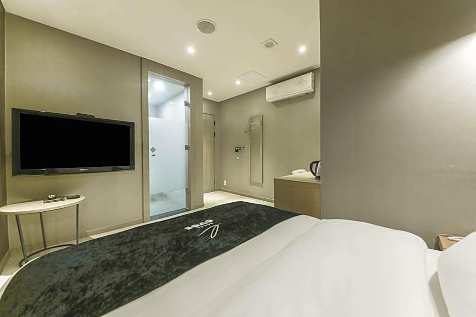 Ever Tourist Hotel