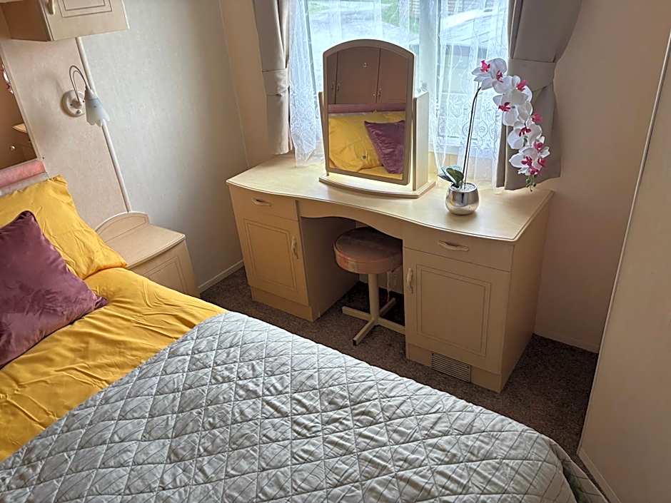 Haven on the Hill 2 Bed Caravan with Town Views of Aberystwyth F7