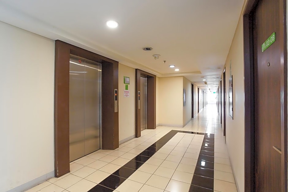 Vaccinated Staff - OYO 2582 Apartemen Serpong Green View