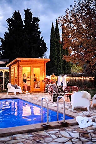 The Oriana Orange - Retro Hotel & Resort