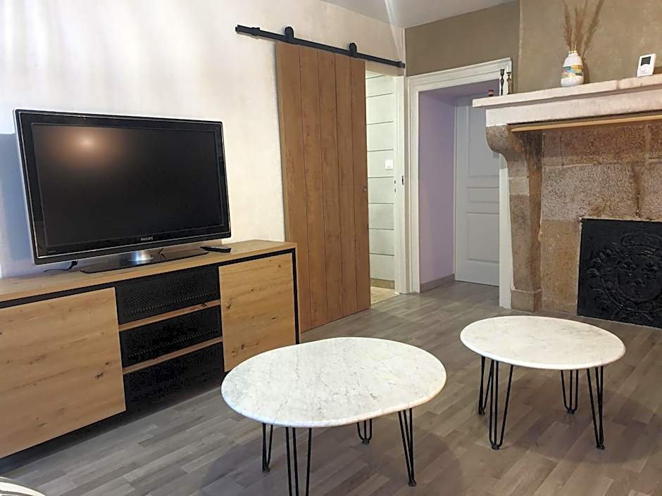 chez Émile côté face maison entière, 3 chambres, 2 salles de bains,jardin et terrasse