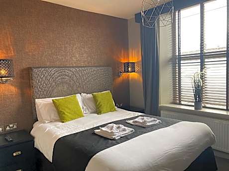 double room-ensuite with shower