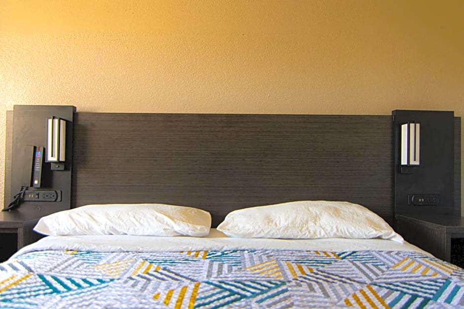 Motel 6-Lantana, FL