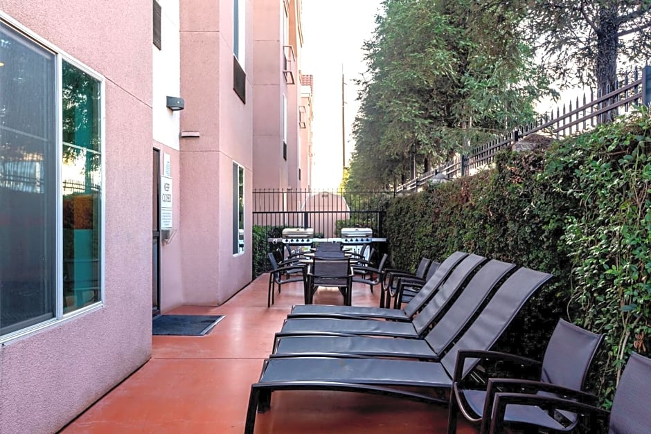 Holiday Inn Express Lathrop - South Stockton By IHG