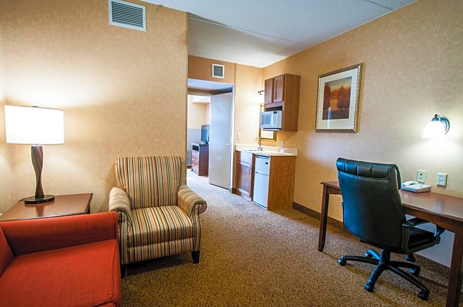 Comfort Inn & Suites Cuyahoga Falls - Akron