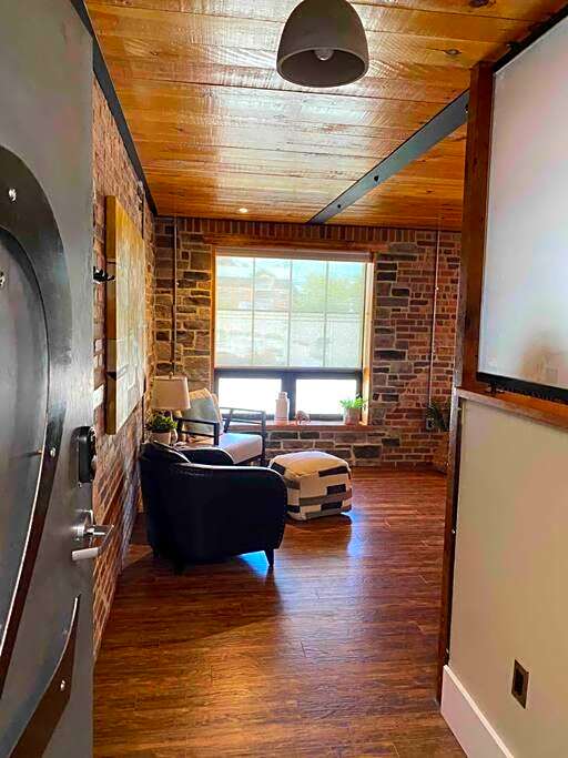 Cozy downtown studio getaway