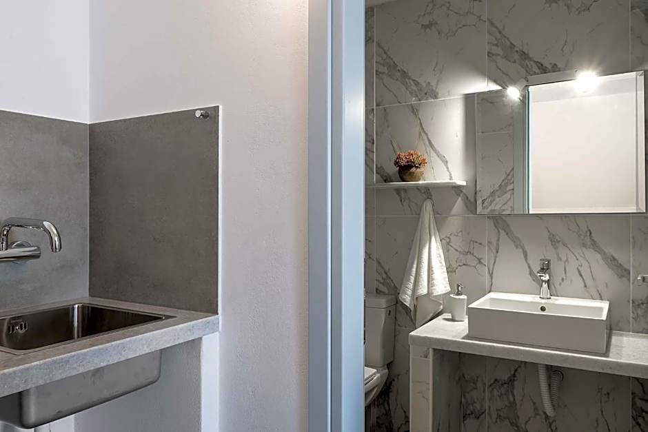 MIKRES CYCLADES DONOUSSA