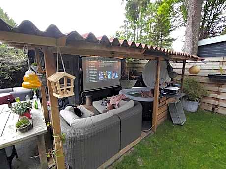 "Tempat Senang" chalet on the beautiful Veluwe with airco sauna bbq jacuzzi beamer and dog