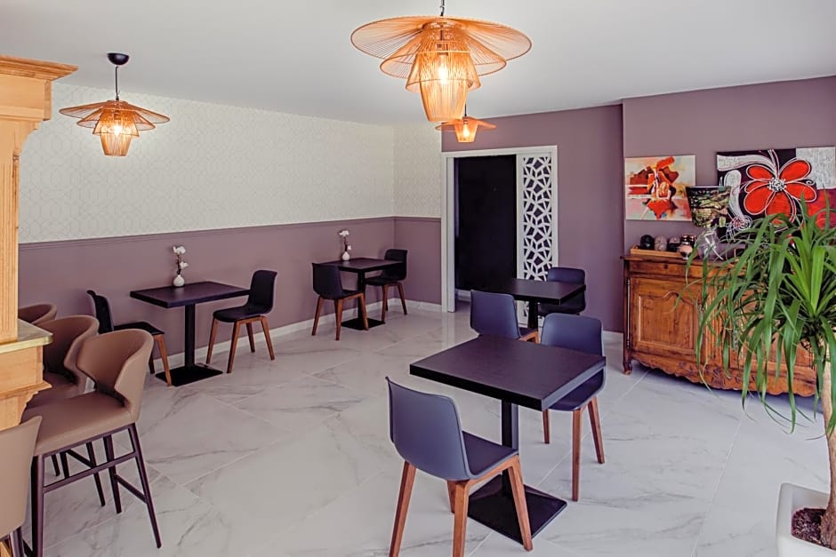 VILLA DES CHENES-Adult only
