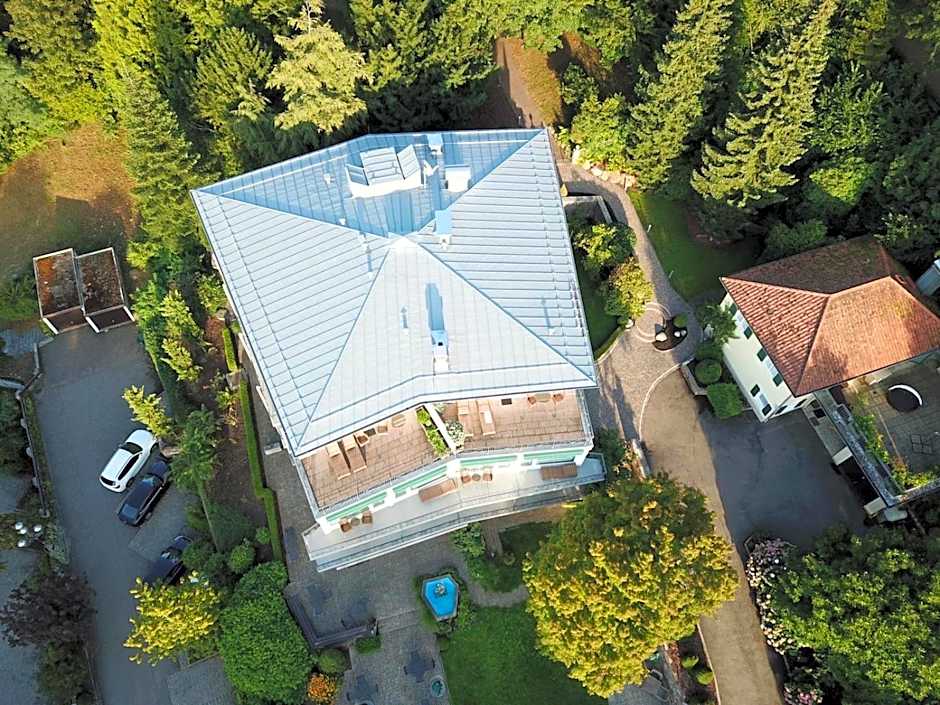 DAS SCHLOSSBERG - Boutique Hotel im Park- Nahe der Therme