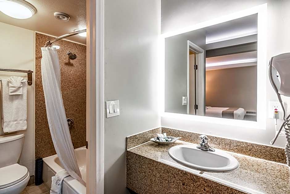 Inn at 50 Long Beach Convention Center