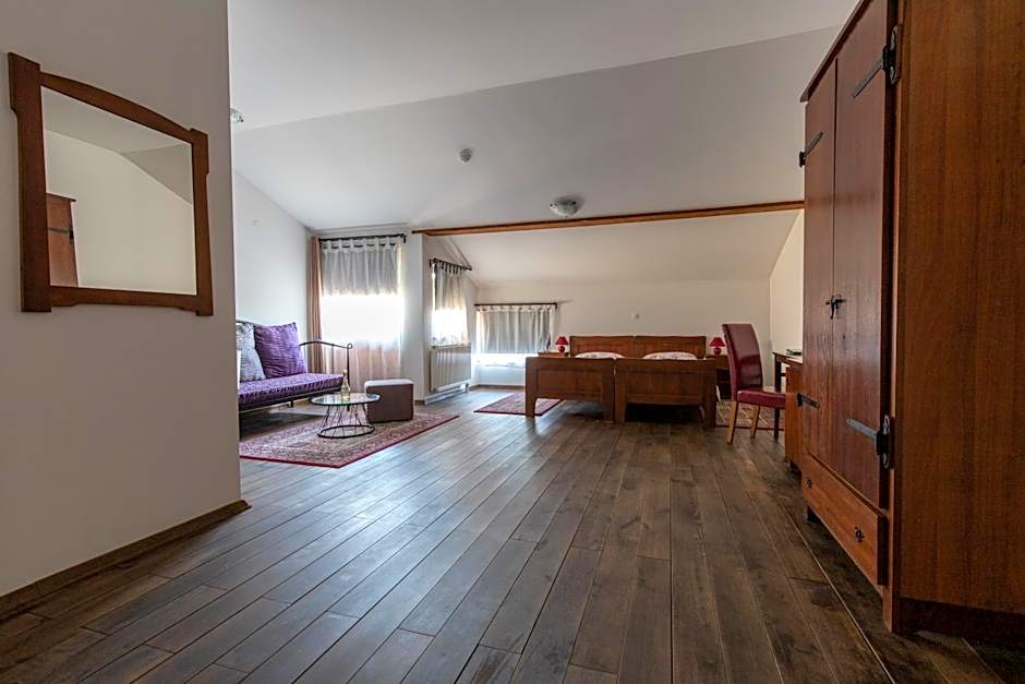 Photo 1 of 7 of 2 Beds, Balcony