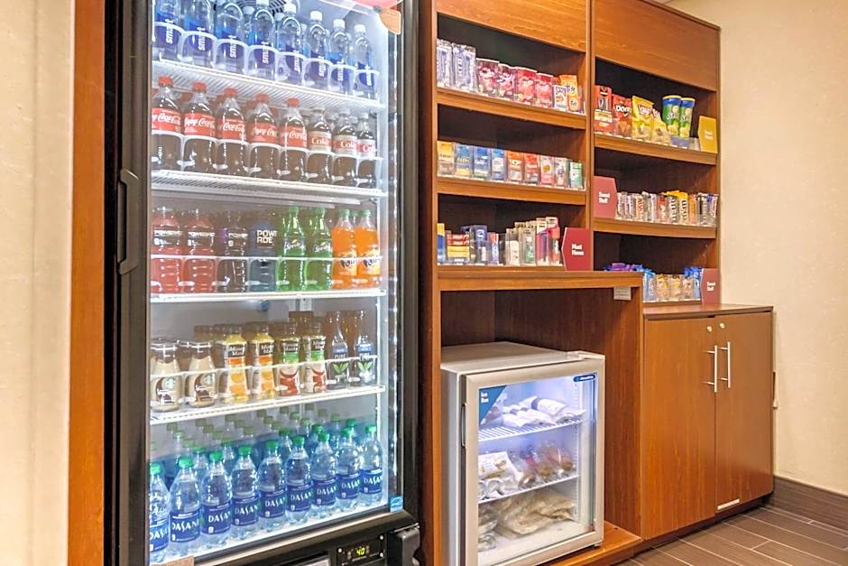 Comfort Suites Speedway - Kansas City