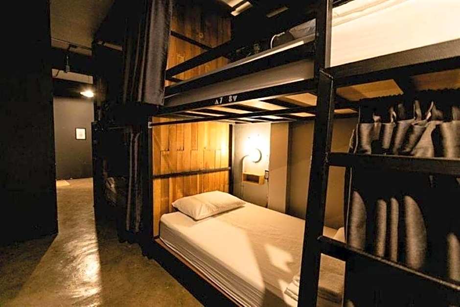 Banana hostel (Don Muang)