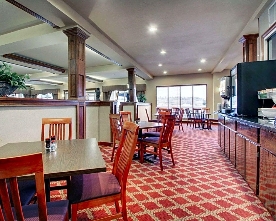 Clarion Suites Vidalia Riverfront