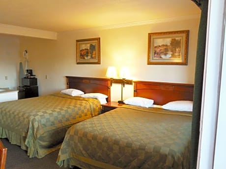 2 Queen Beds Smoking