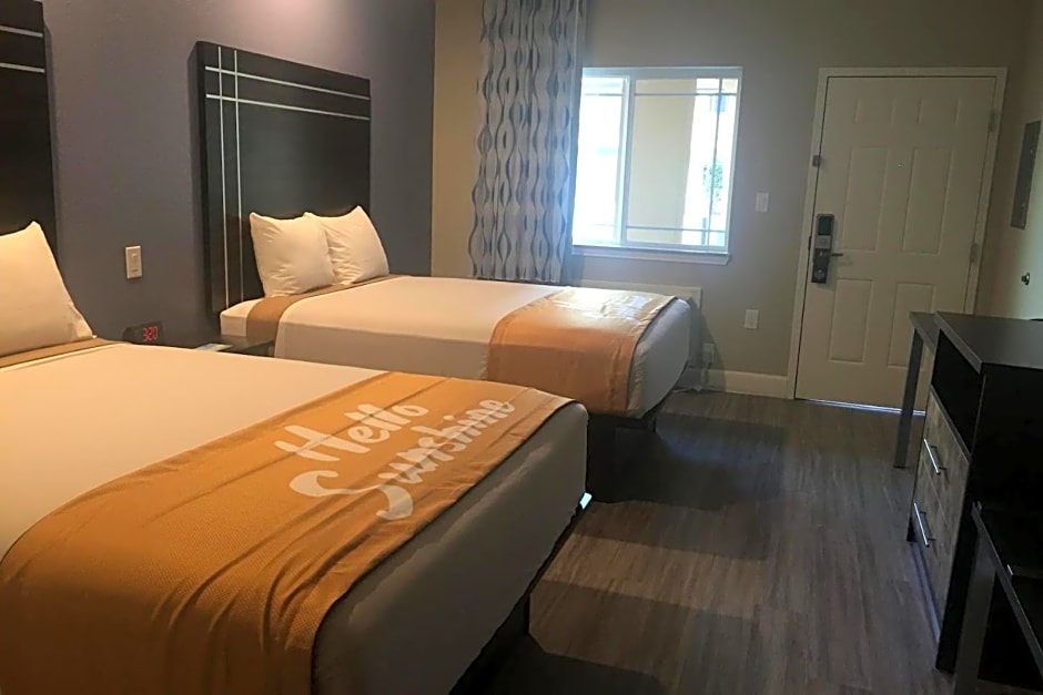 Days Inn & Suites by Wyndham La Porte