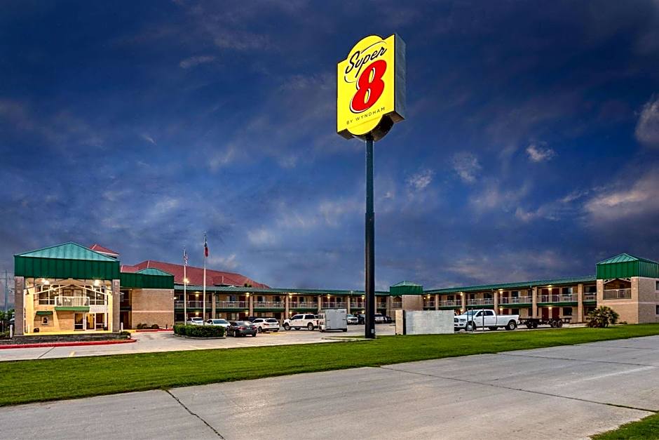 Super 8 by Wyndham Seguin