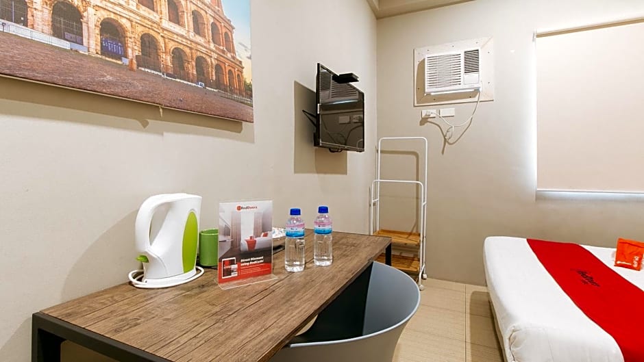 RedDoorz Plus near Osmena Highway 2