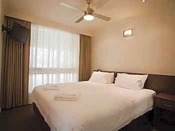 1 Standard Bedroom