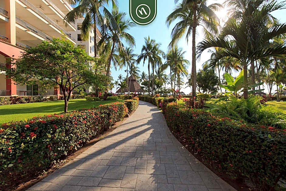 Mexican Styled 2 BR Condo - Beachfront - Pool