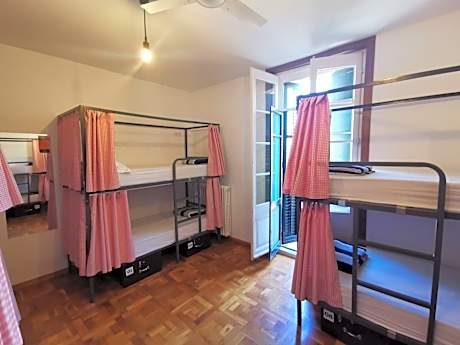Bed in 8-Bed Mixed Dormitory Room