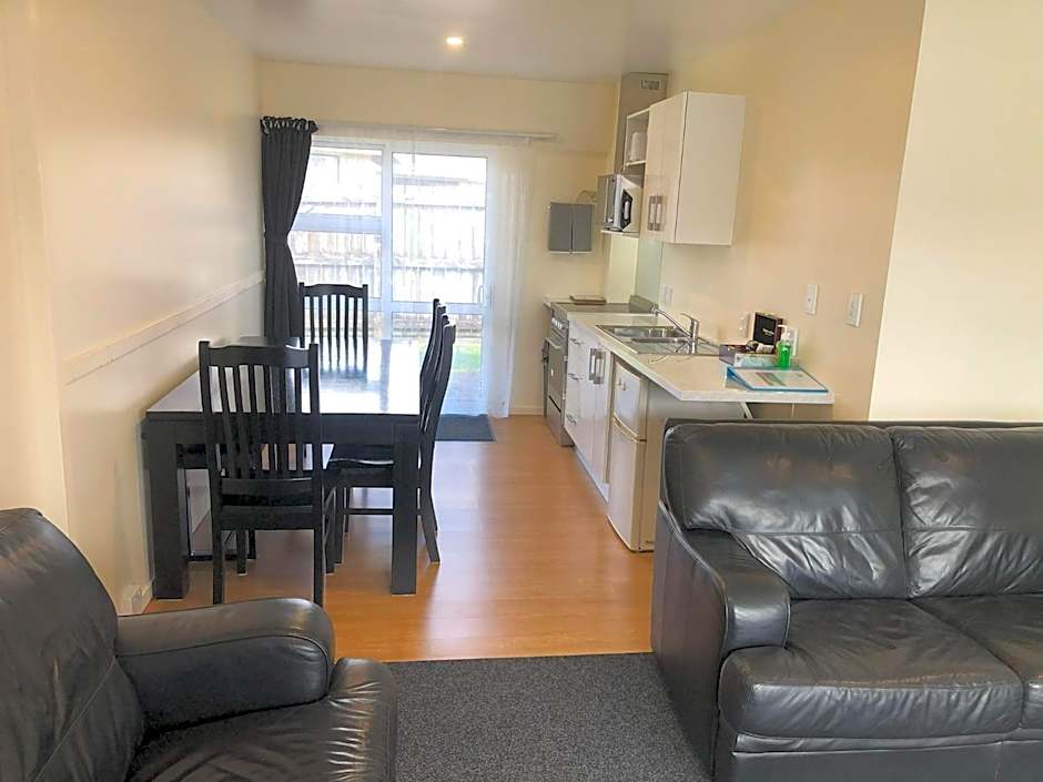 Twin Coast Adventures Motel & Cycle Hire