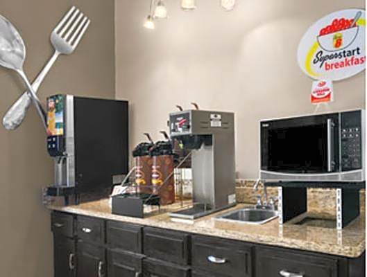 Super 8 by Wyndham Stafford/Springfield Area