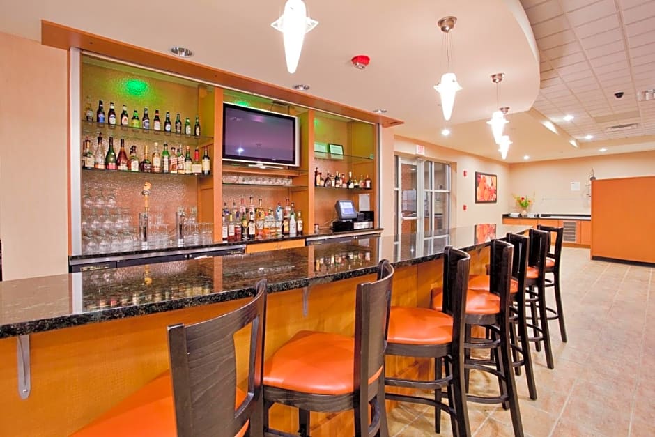 Holiday Inn Hotel & Suites Gateway By IHG