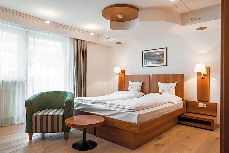 KRONE eat drink stay