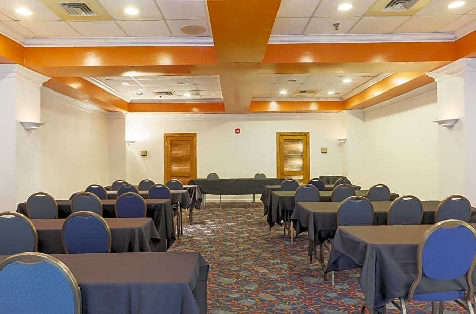 Motel 6 Cutler Bay