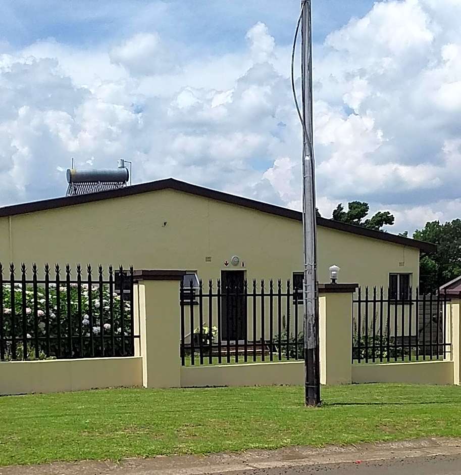 Kwa-Dlamathe Guesthouse