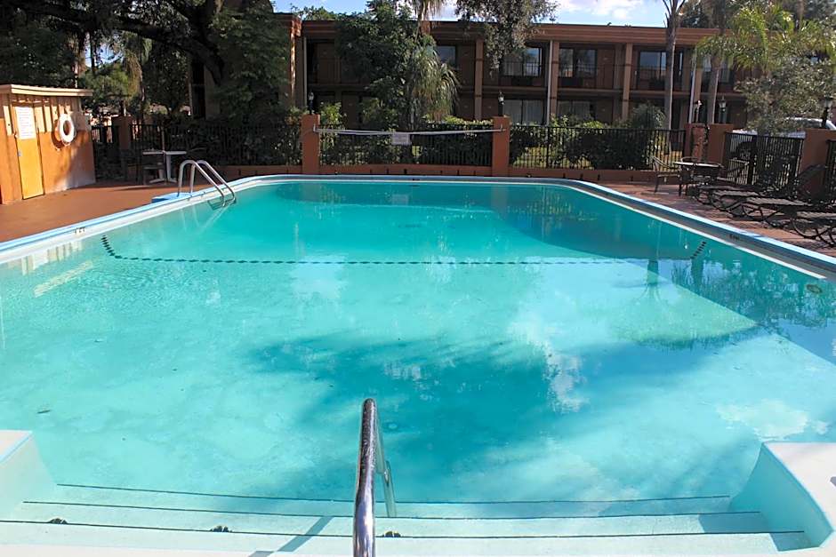 Tampa Inn Near Busch Gardens