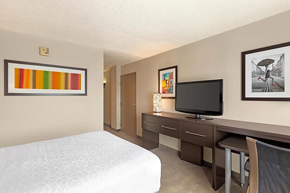 Holiday Inn Boston Bunker Hill Area, an IHG Hotel
