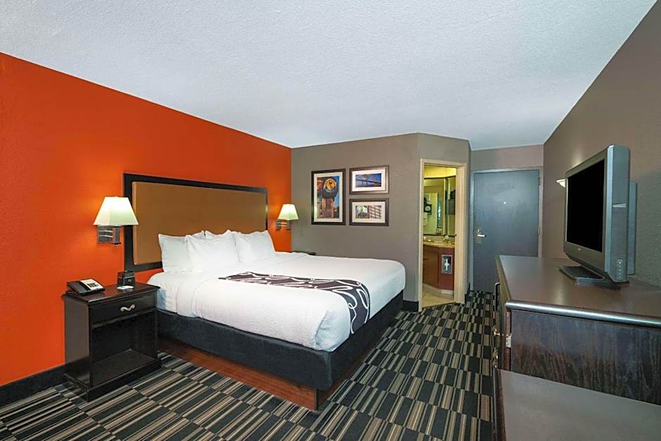La Quinta Inn & Suites by Wyndham Memphis Airport Graceland