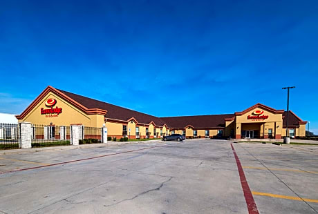 Econo Lodge Inn & Suites Bridgeport