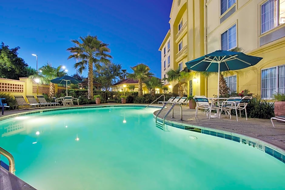 La Quinta Inn & Suites by Wyndham Houston West Park 10