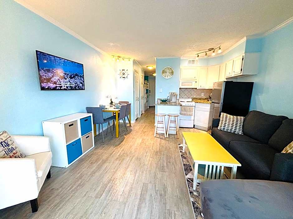Beautiful newly renovated beachfront condo at Casa Del Mars