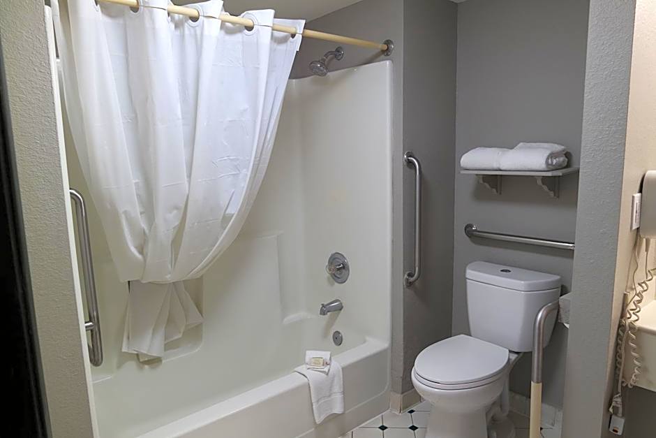 Super 8 by Wyndham Savannah