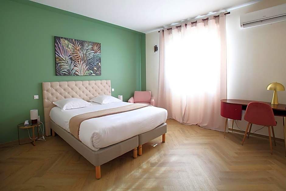 Logis Hotel Le Blason de Provence