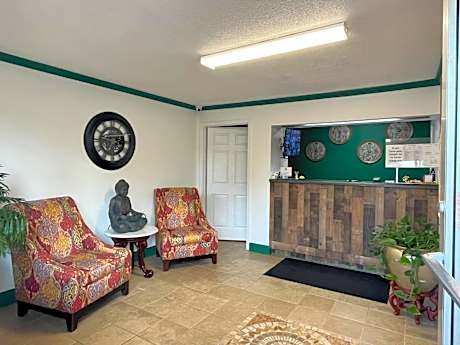Pinetree Inn