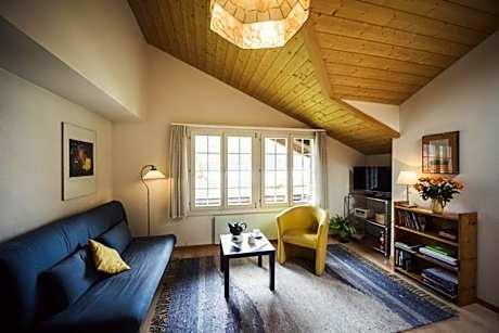 Top floor flat with lake view and balcony