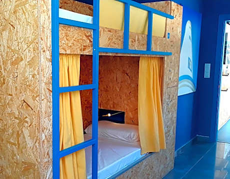Bunk Bed in Mixed Dormitory Room