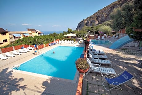 Bleu Village