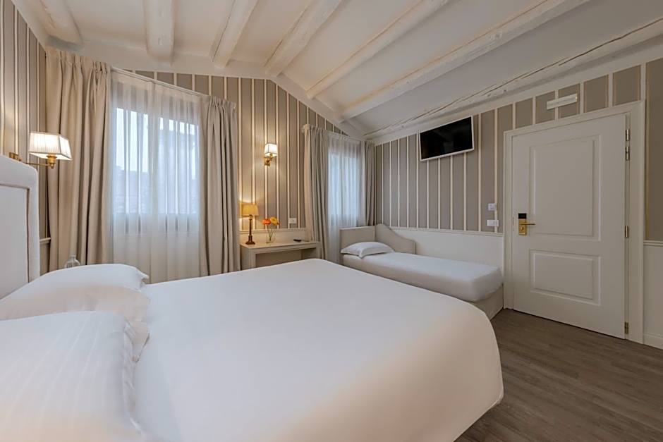 Photo 1 of 9 of Triple Room