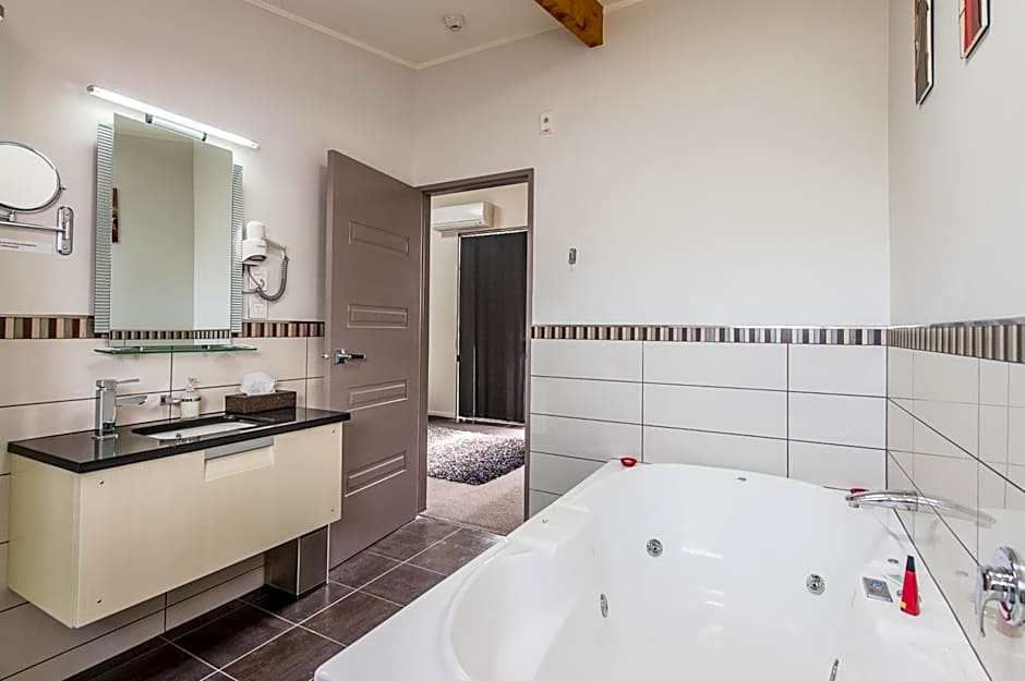 151 On London Motel & Conference Centre