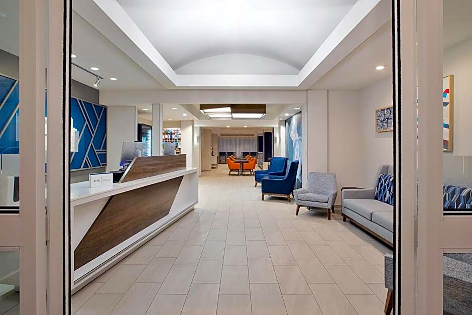 Holiday Inn Express Hotel & Suites Grand Rapids-North By IHG