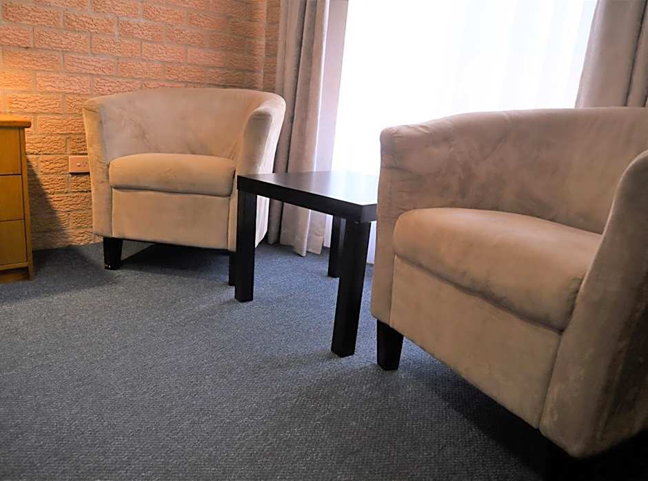 Golden Chain Aalana Motor Inn