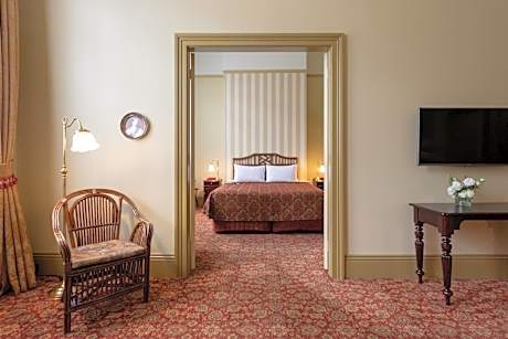 Victorian Suite with Free High Speed WiFi