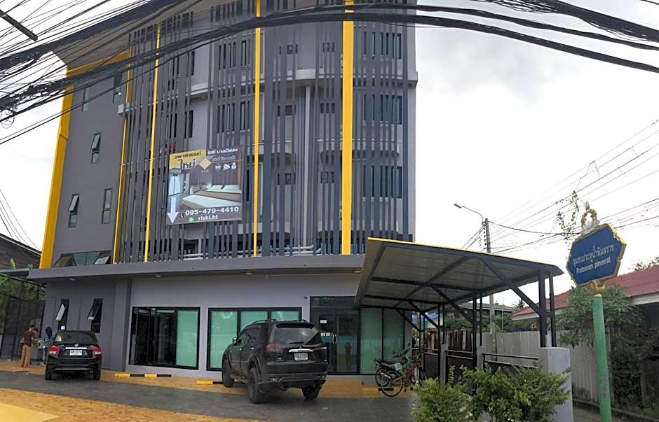 Riski Residence Bangbuathong